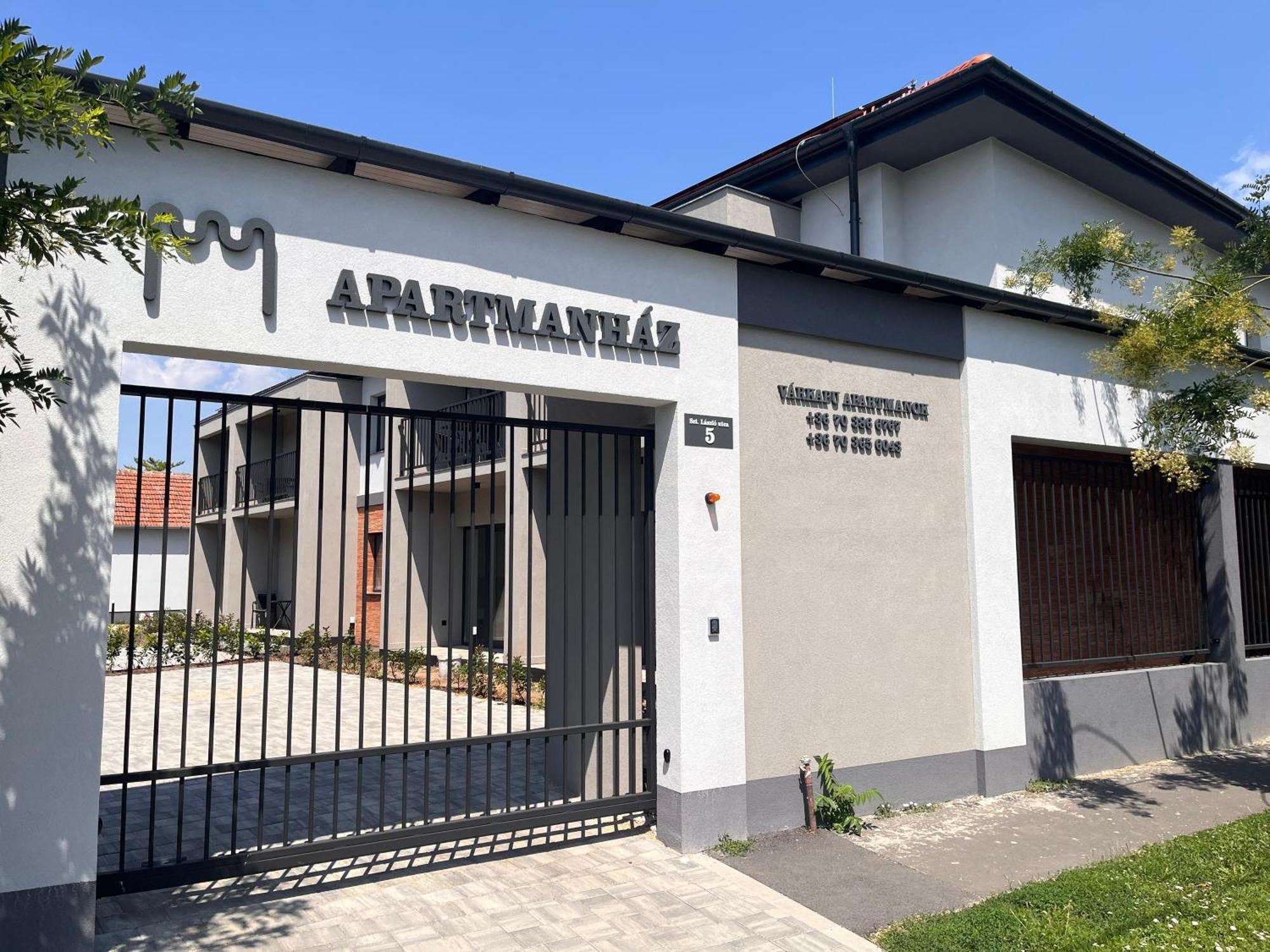 Varkapu Apartmanok 2 ギュラ エクステリア 写真