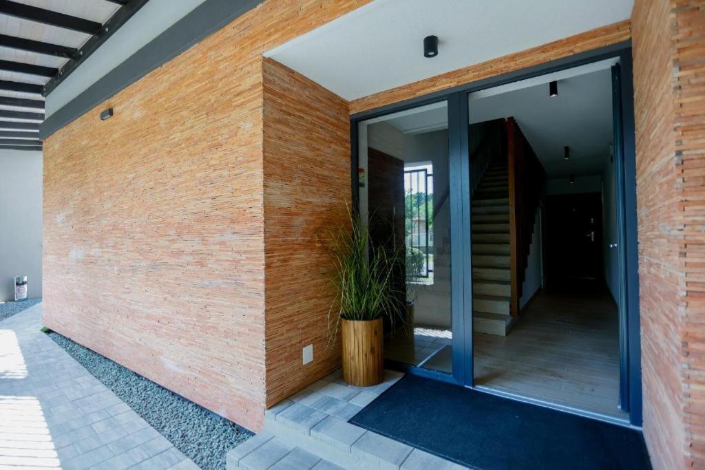 Varkapu Apartmanok 2 ギュラ エクステリア 写真